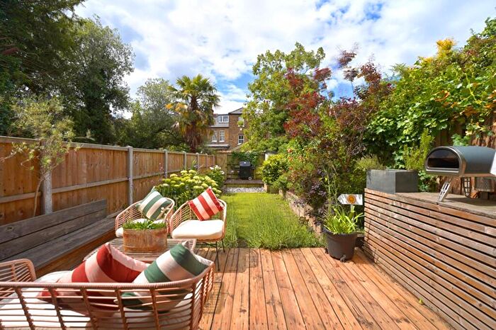 1 Bedroom Flat For Sale In Holmdene Avenue, Herne Hill, London, SE24