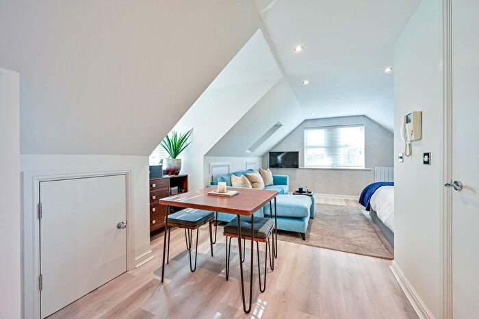 Studio For Sale In Garratt Lane, Earlsfield, London, SW18