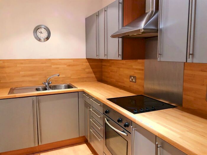 Flat To Rent In Britannia House, York Place, Leeds, LS1