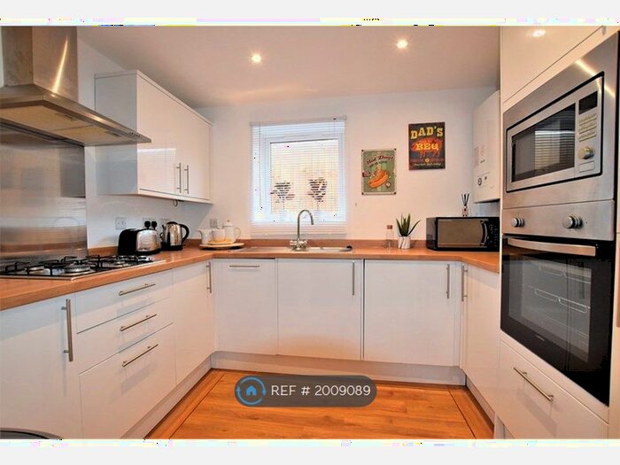 3 Bedroom Flat To Rent In Savoy Place, Bristol, BS4