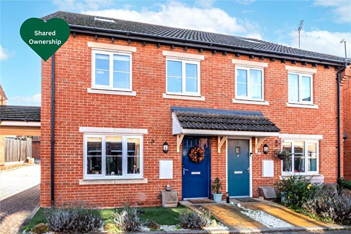 3 Bedroom Semi-Detached House For Sale In Walnut Lane, Didcot, OX11