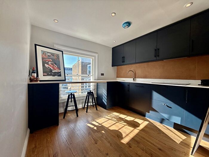 3 Bedroom Flat To Rent In Earls Court Road, London, SW5