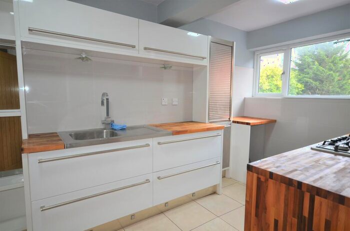 3 Bedroom Apartment To Rent In Burnham Lane, Slough, SL1