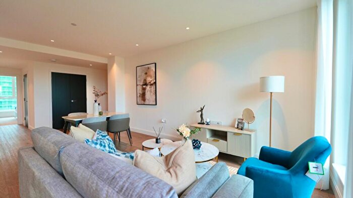 2 Bedroom Apartment To Rent In Gasholder Place, Oval Village, SE11