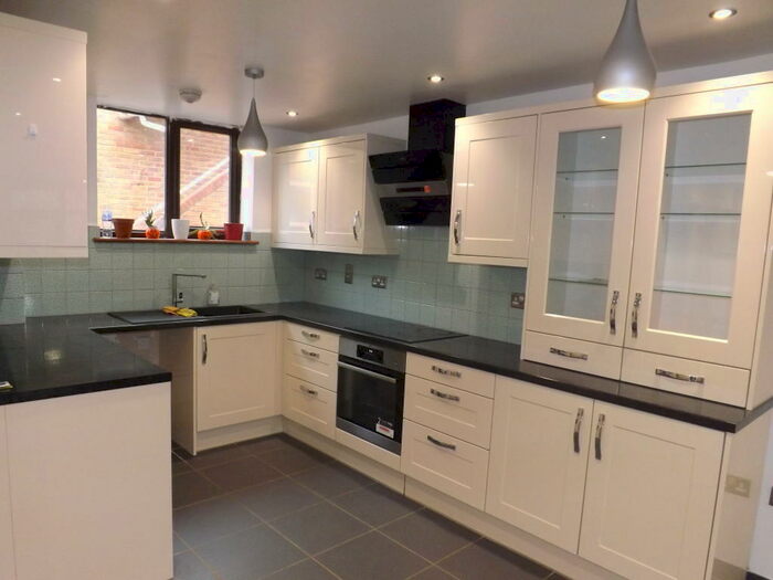 4 Bedroom House To Rent In Leven Walk, Brickhill, MK41