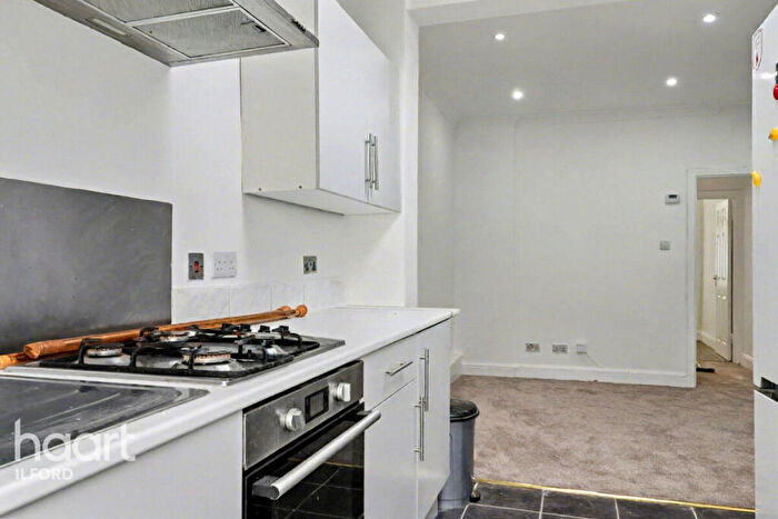 2 Bedroom Flat To Rent In Eastern Avenue, Ilford, IG2