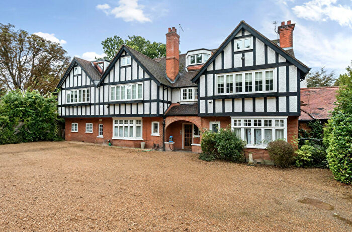 2 Bedroom Penthouse To Rent In Claremont Lane, Esher, Surrey, KT10