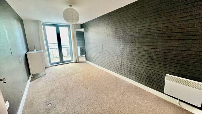2 Bedroom Flat For Sale In Worsdell Drive, Gateshead, Tyne And Wear, NE8
