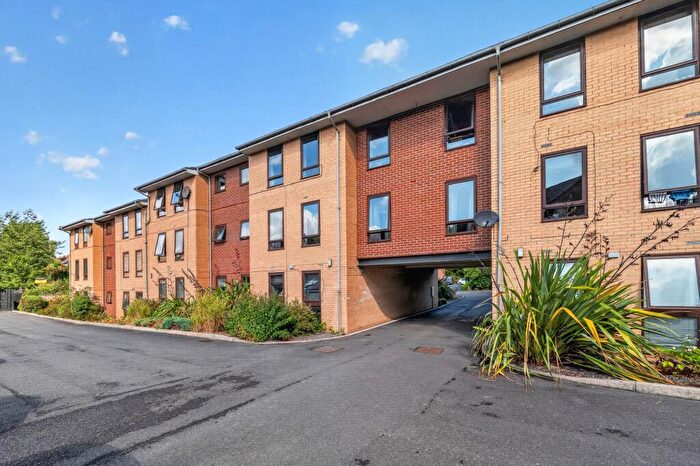 3 Bedroom Flat For Sale In Millers Green, Nottingham, NG2