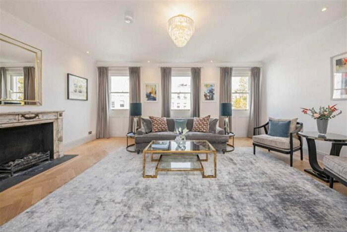 3 Bedroom Flat To Rent In Emperors Gate, London, SW7