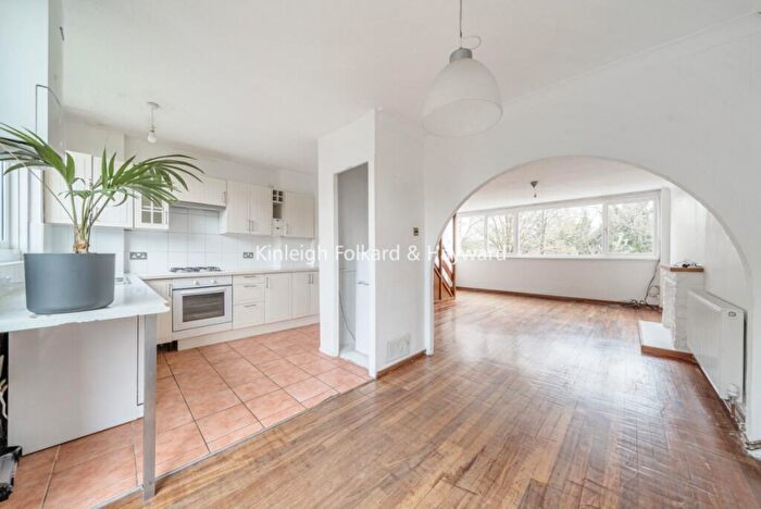 4 Bedroom House To Rent In Half Moon Lane, London, SE24