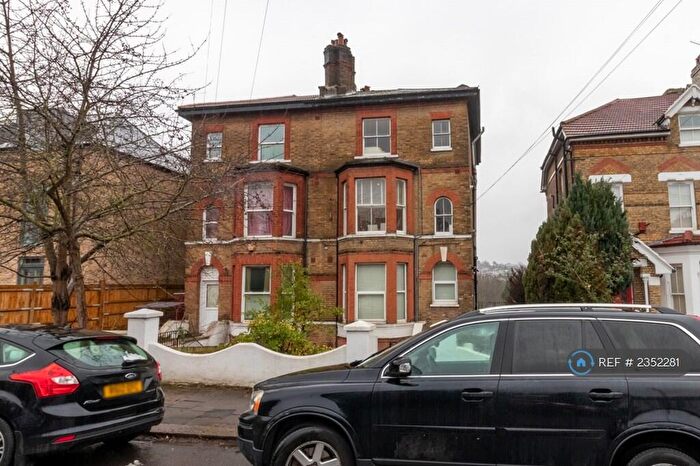 2 Bedroom Flat To Rent In Auckland Hill, London, SE27
