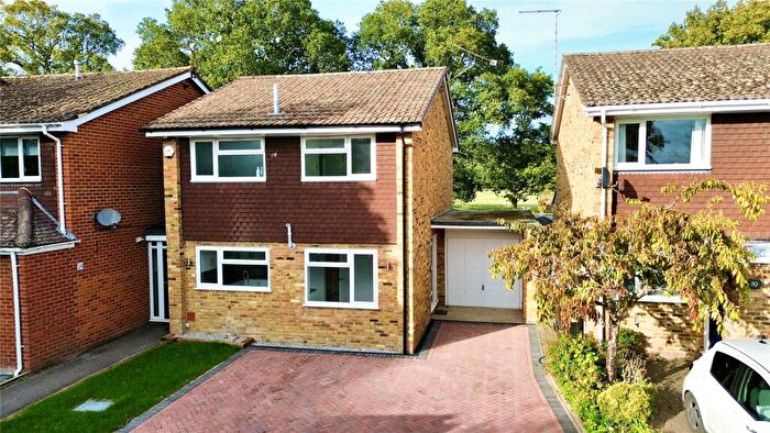 3 Bedroom Link Detached House For Sale In Jerrymoor Hill, Finchampstead, Wokingham, Berkshire, RG40