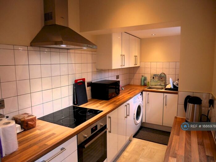 3 Bedroom Terraced House To Rent In Cradock Road, Leicester, LE2