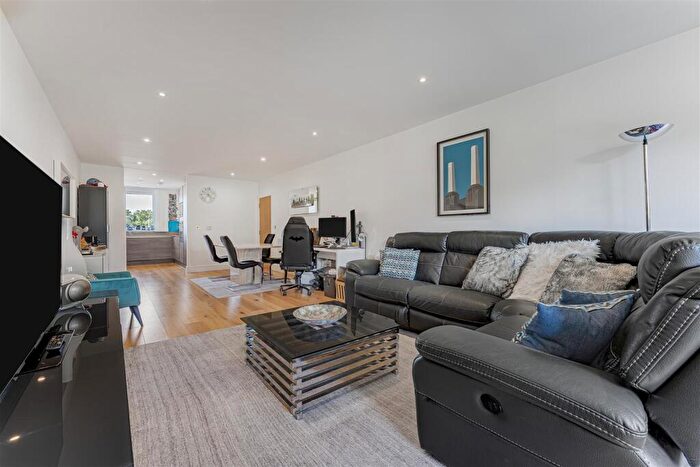 3 Bedroom Flat For Sale In Harbourside Court, Surrey Quays, SE8