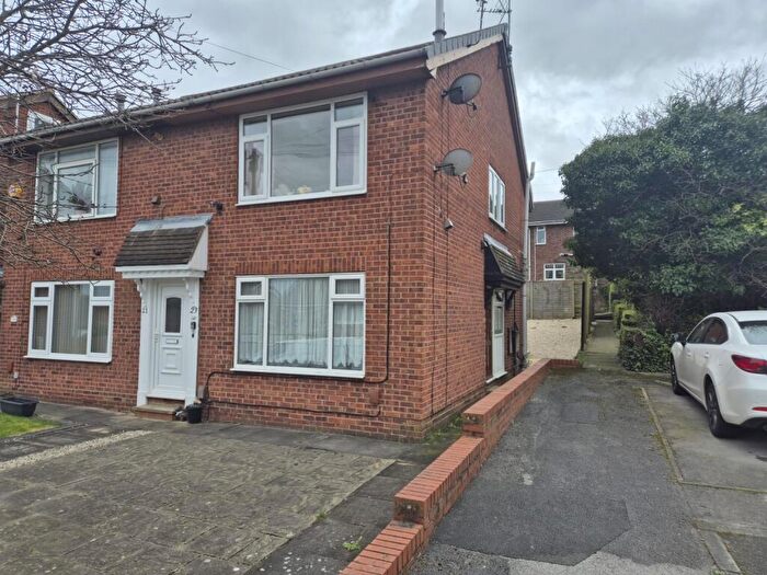 1 Bedroom Flat To Rent In Daffil Grove, Morley, Leeds, West Yorkshire, LS27