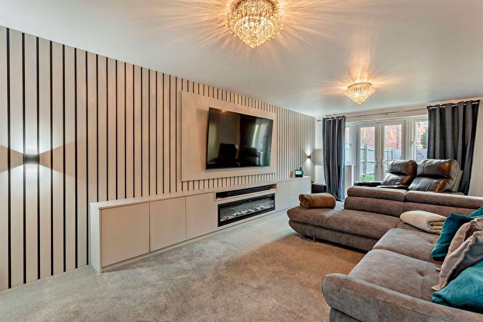 5 Bedroom Detached House For Sale In Littlecote Grove, Peterborough, PE4