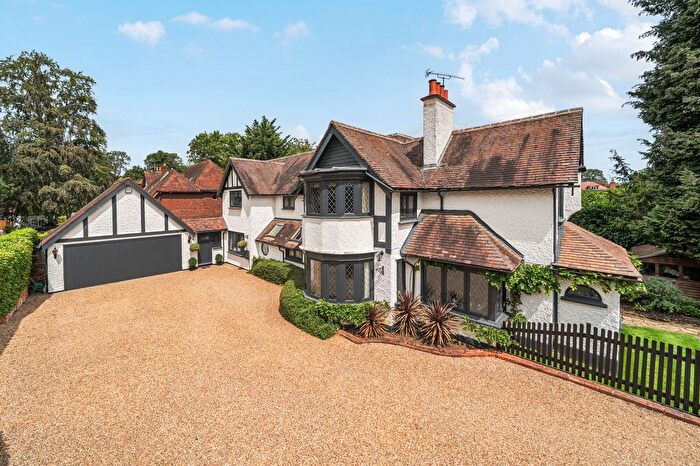 5 Bedroom Detached House For Sale In The Avenue, Farnham Common, SL2