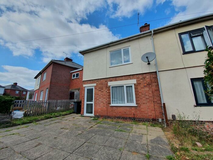 4 Bedroom Semi-Detached House To Rent In Kennan Avenue, Leamington Spa, CV31