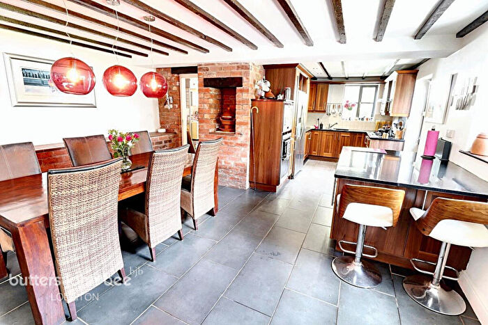 3 Bedroom Detached House For Sale In Uttoxeter Road, Staffordshire, ST11