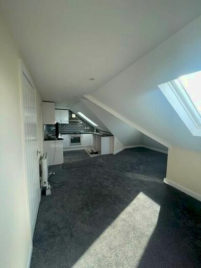 1 Bedroom Flat To Rent In Abbotsbury Road, Weymouth DT4