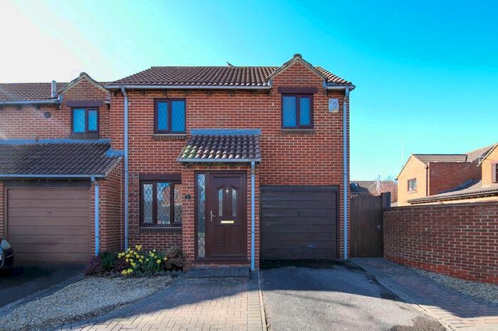 3 Bedroom Semi-Detached House To Rent In Hurn Road, Clevedon, BS21
