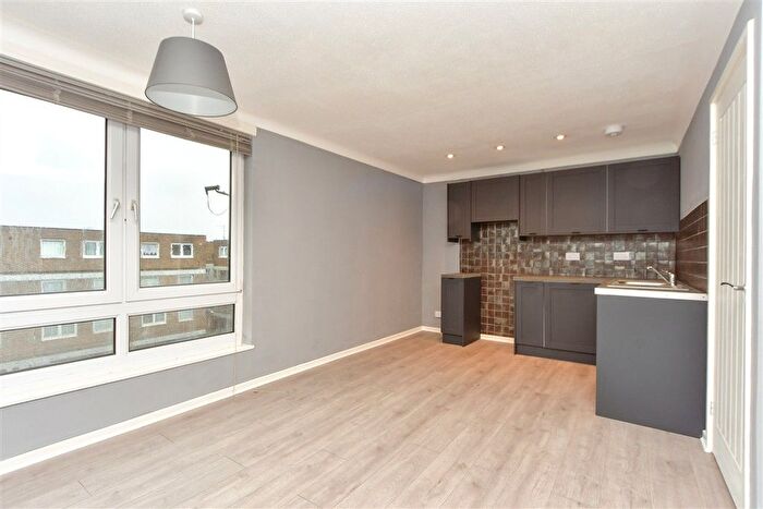 3 Bedroom Maisonette For Sale In Melville Court, Chatham, Kent, ME4