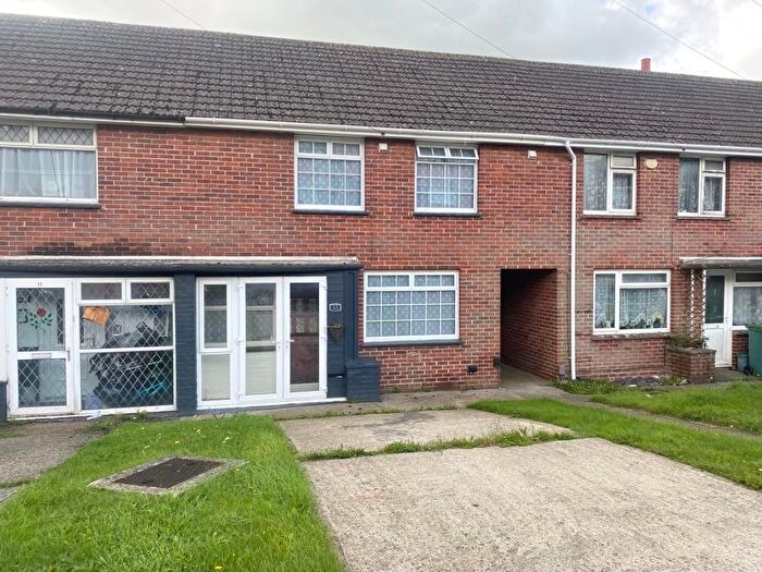 3 Bedroom Terraced House To Rent In Manor Crescent, Newport, PO30