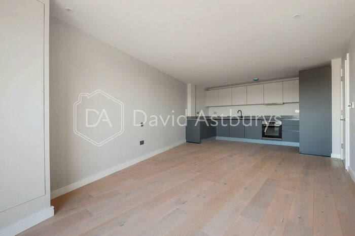 2 Bedroom Apartment To Rent In Tottenham Lane, Crouch End, London, N8