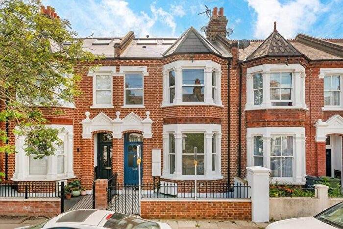 3 Bedroom Flat For Sale In Rudloe Road, Balham, SW12