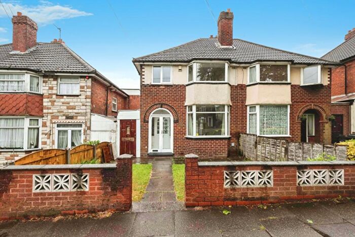 3 Bedroom Semi-Detached House For Sale In Kings Road, Great Barr, Birmingham, B44