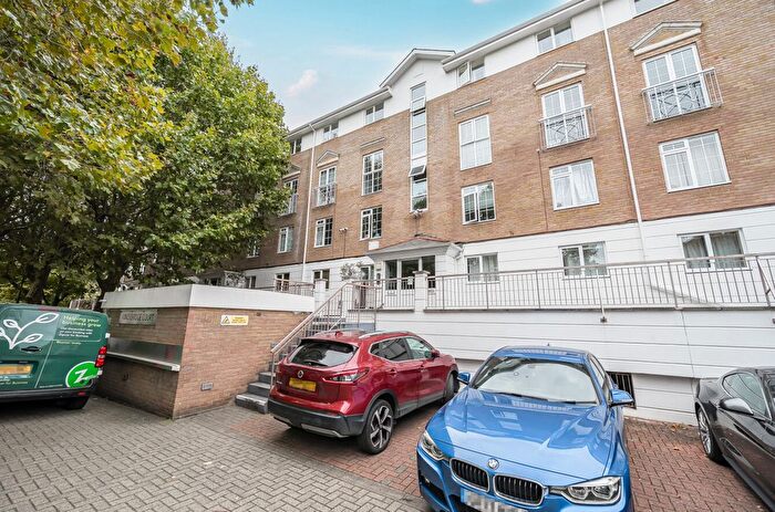 2 Bedroom Flat For Sale In Dockers Tanner Road, Canary Wharf, London, E14