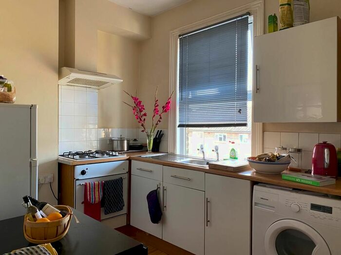 1 Bedroom Flat To Rent In Battersea Park Road, London, SW11