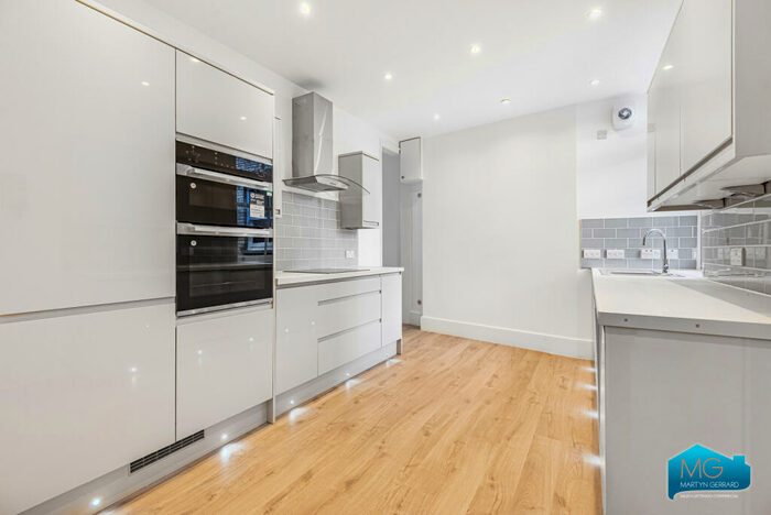 3 Bedroom Apartment To Rent In Muswell Hill Broadway, London, N10