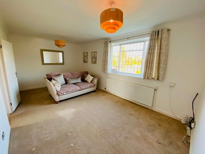2 Bedroom Apartment To Rent In Croughton Road, OX17