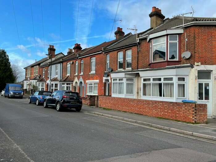 2 Bedroom Flat To Rent In Macnaghten Road, Southampton, SO18