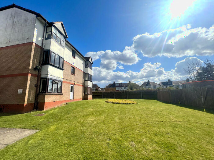 Flat To Rent In St. Pauls Rise, Palmers Green, London, N13