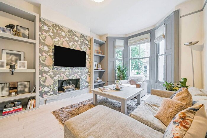 1 Bedroom Flat For Sale In Chesterton Road, North Kensington, London, W10