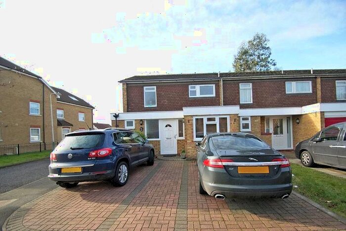 3 Bedroom Semi-Detached House To Rent In Manor Road, Romford, Essex, RM1