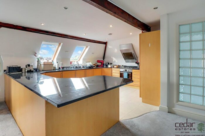 3 Bedroom Flat To Rent In Compayne Gardens, South Hampstead, NW6
