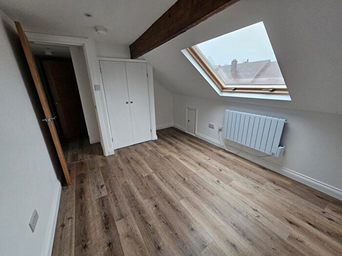 1 Bedroom Flat To Rent In Manor Grove, Leeds, LS7