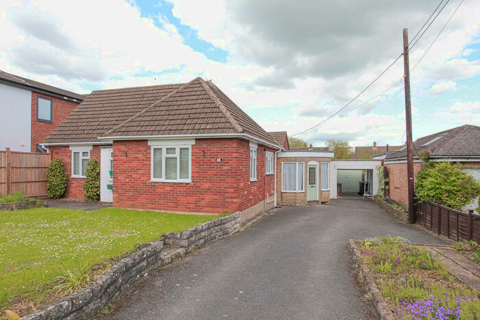 4 Bedroom Detached Bungalow To Rent In Bucknell Road, Bicester, OX26