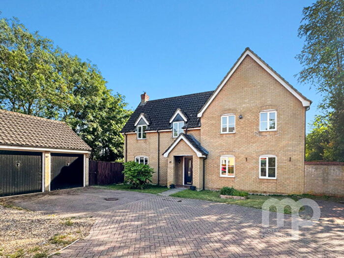 4 Bedroom Detached House For Sale In Wood Avens Way, Wymondham, NR18