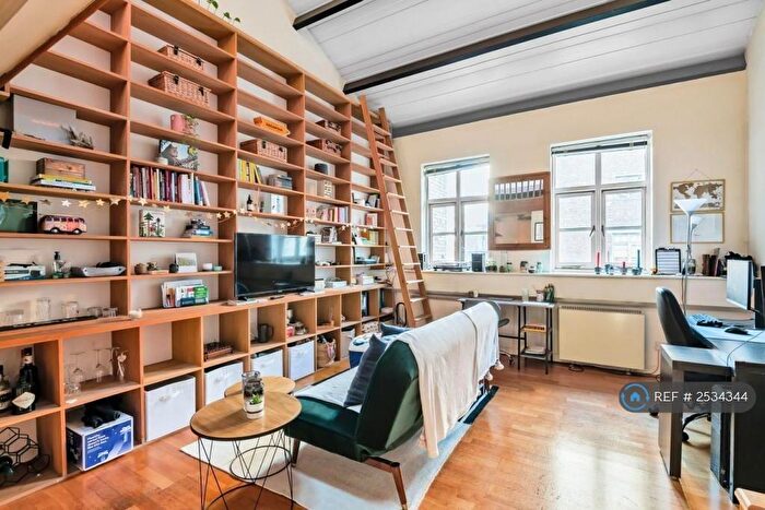 1 Bedroom Flat To Rent In Imperial Hall, London, EC1V