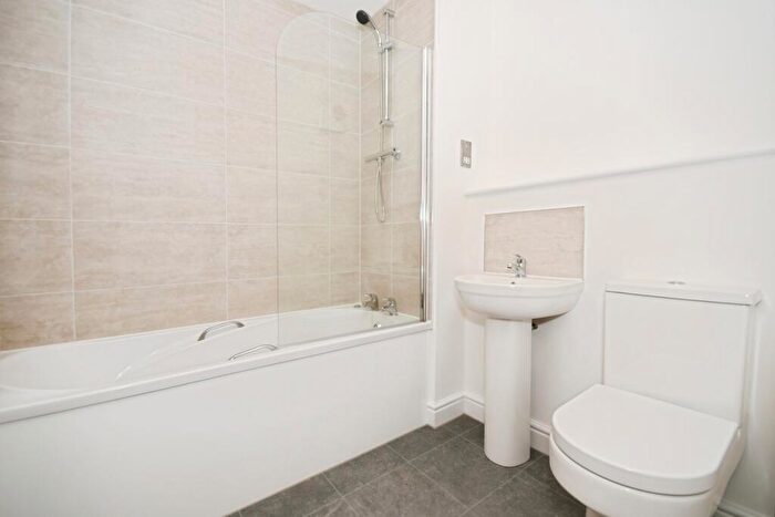 2 Bedroom Flat For Sale In Camlough Walk, Chesterfield, Derbyshire, S41