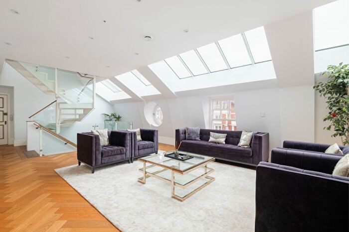 3 Bedroom Flat To Rent In Bedford Street, London, WC2E