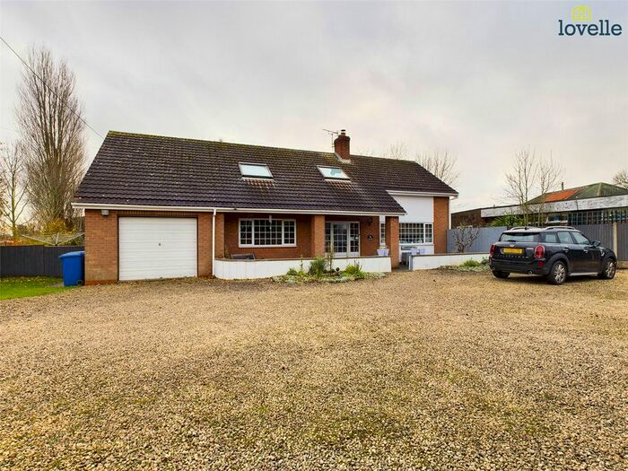 4 Bedroom Detached House For Sale In Lincoln Road, Torksey Lock, Lincoln LN1