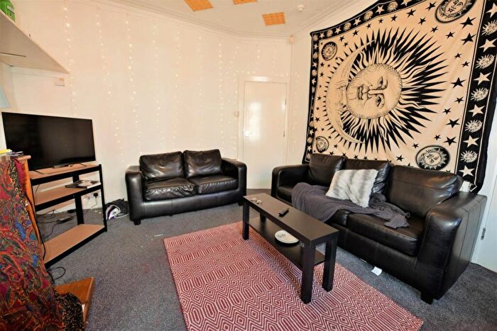 5 Bedroom House To Rent In Hessle Terrace, LS6