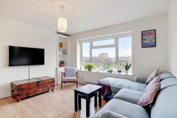 2 Bedroom Flat To Rent In Queensbridge Court, Queensbridge Road, E2