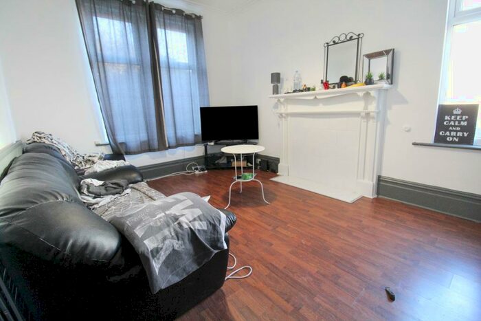 1 Bedroom Flat To Rent In Headingley Mount, Leeds, LS6